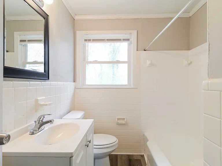 1559042_026_main_bathroom_13615401.jpg