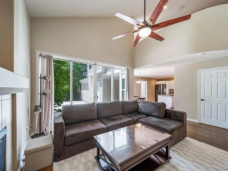 1011 S Valentia St #81 — Photo 8