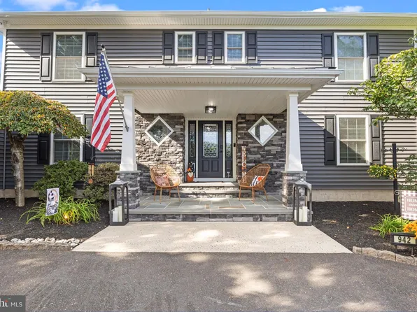 942 Roeloffs Ct, Morrisville, PA 19067