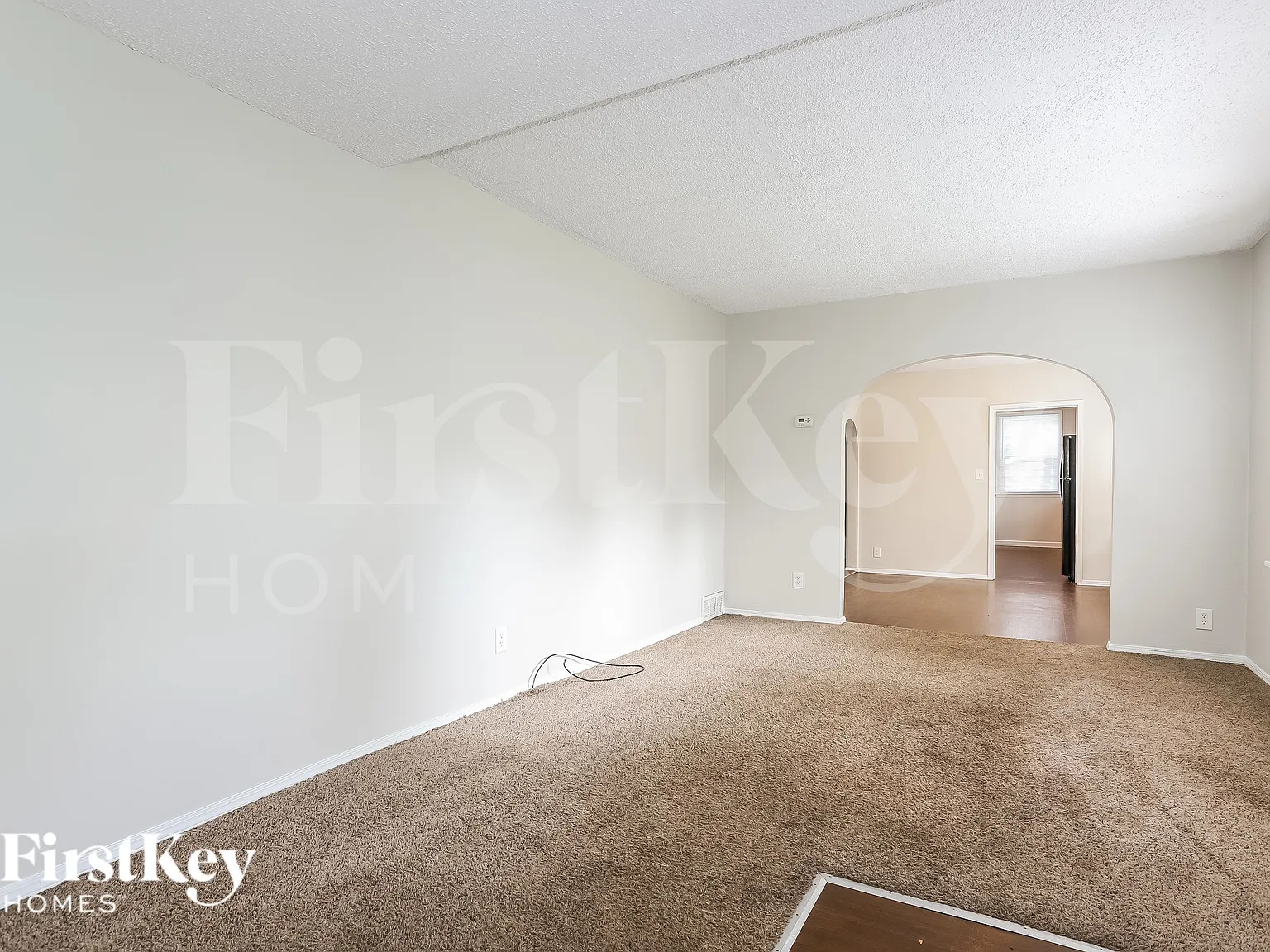 3 bed, 1.0 bath, 1024 sqft, $1,985 — Photo 3