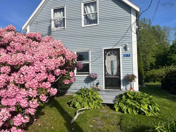 217 Waterloo St, Liverpool, NS B0T 1K0