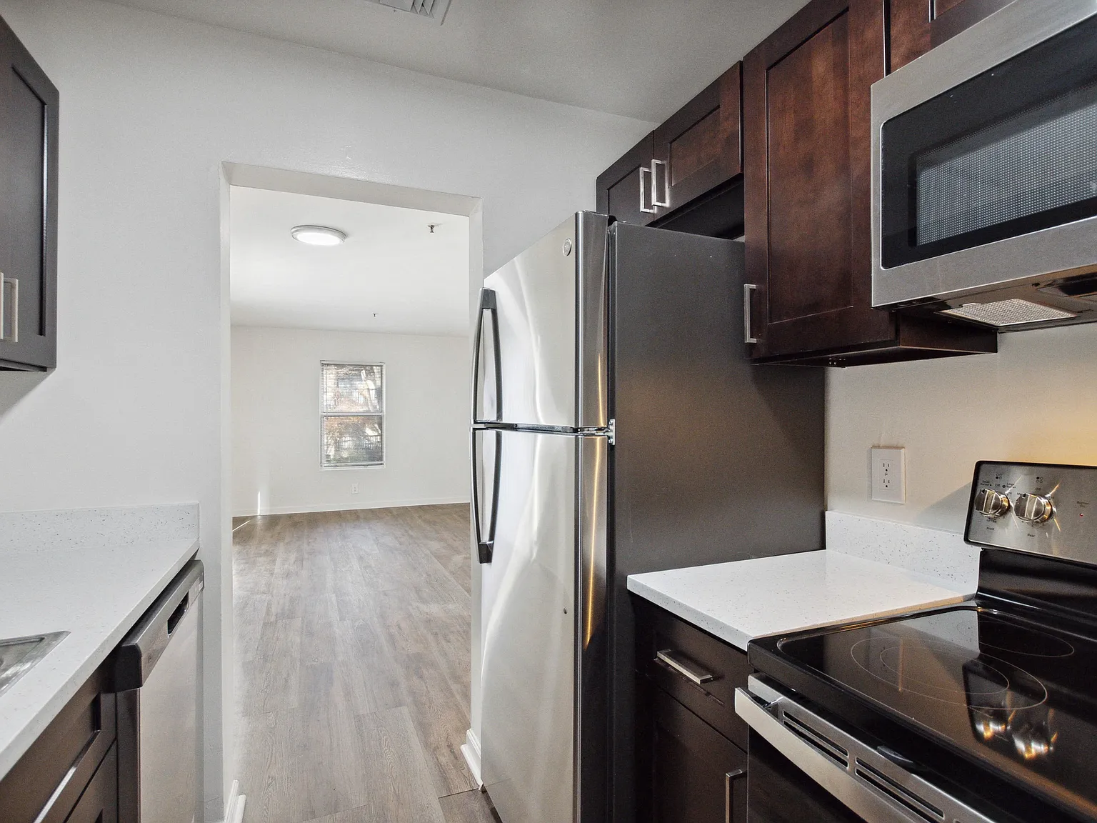 93 Richards — Photo 1