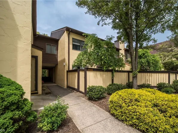 1046 Hampton Ridge Dr Unit 1046, Akron, OH 44313