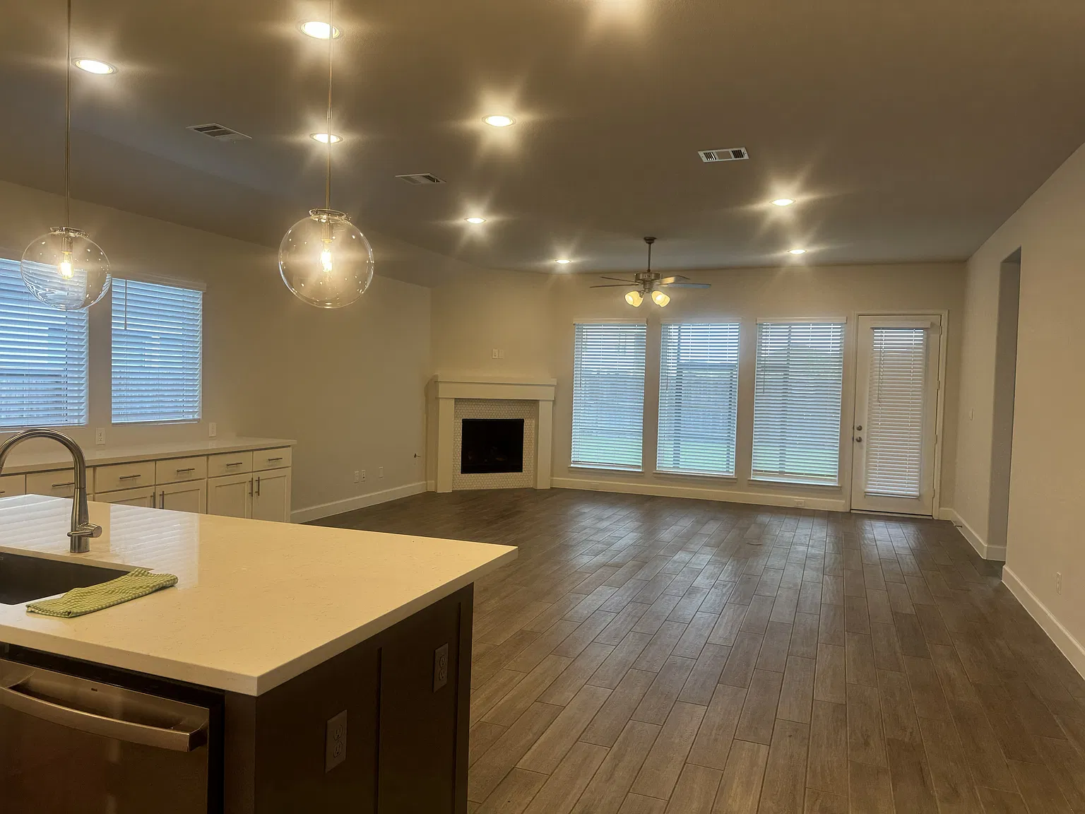 4 bed, 3.5 bath, 2740 sqft, $3,600 — Photo 4