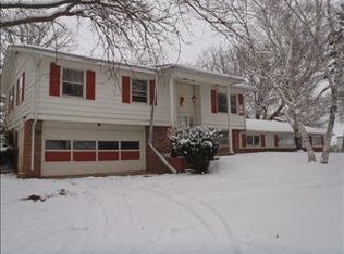6990 Pleasant Dr, South Wayne, WI 53587