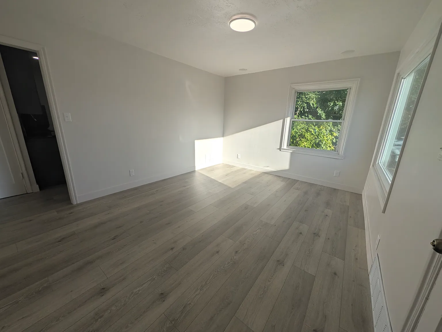 3 bed, 1052 sqft, $1,795 — Photo 3