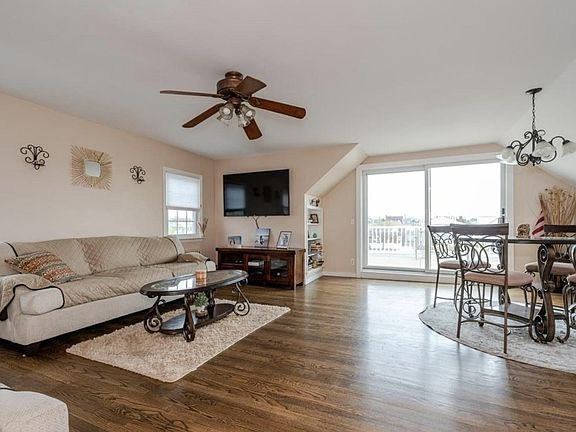 2nd image of 455 W Park Ave Floor 2
