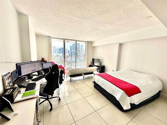 3rd image of 1750 N Bayshore Dr APT 2808