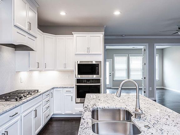 5th image of 1008 Morristown Cir
