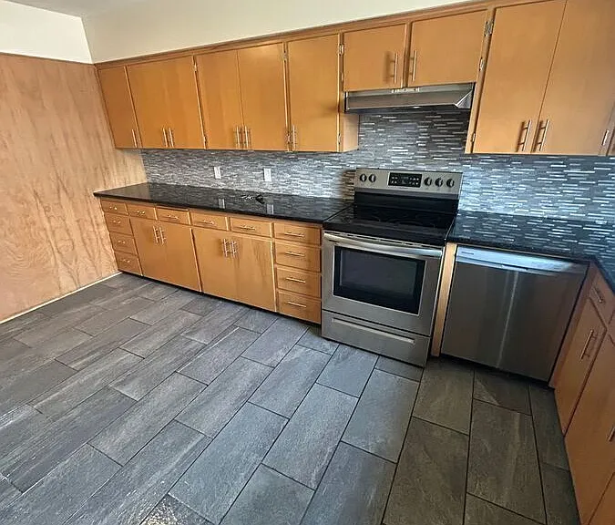 207 W 3rd St S #1 — Photo 1