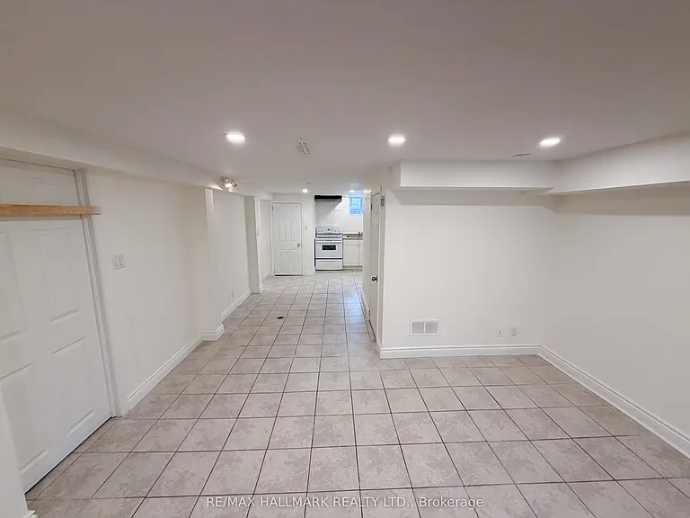 338 Demaine Cres — Photo 5
