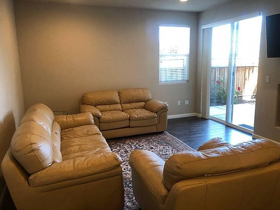 3rd image of 632 Montage Cir