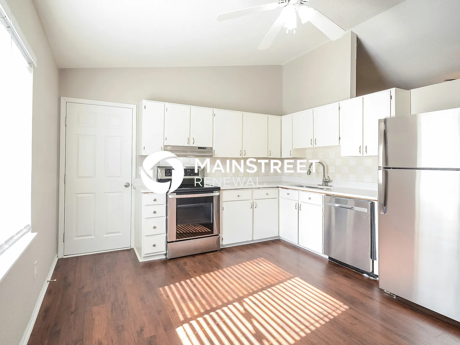 5985 Creekwood Rd — Photo 4