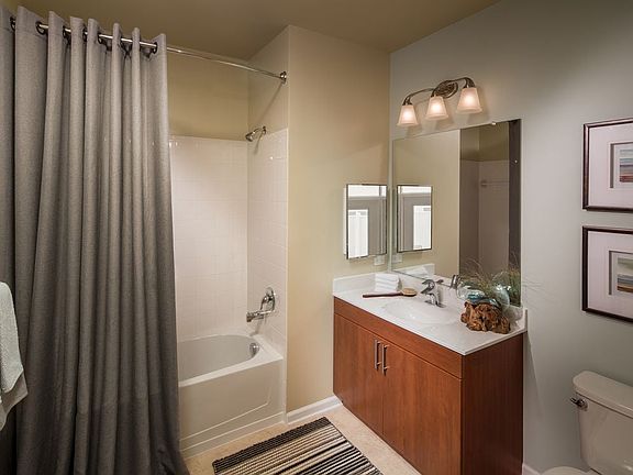 One-bedroom bath
