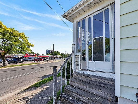 2nd image of 146 Carlton St