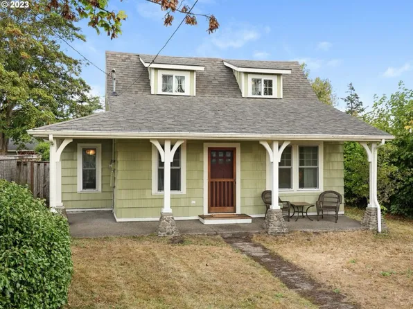 830 12th Ave, Seaside, OR 97138