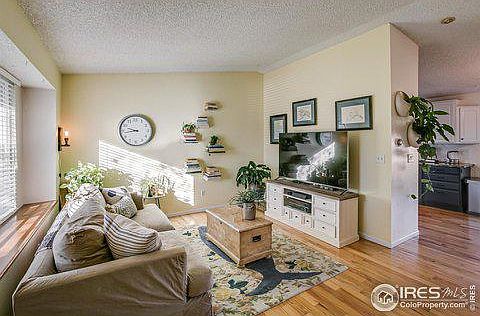 4th image of 492 Dahlia Way