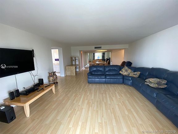 3rd image of 2801 NE 183rd St APT 301W