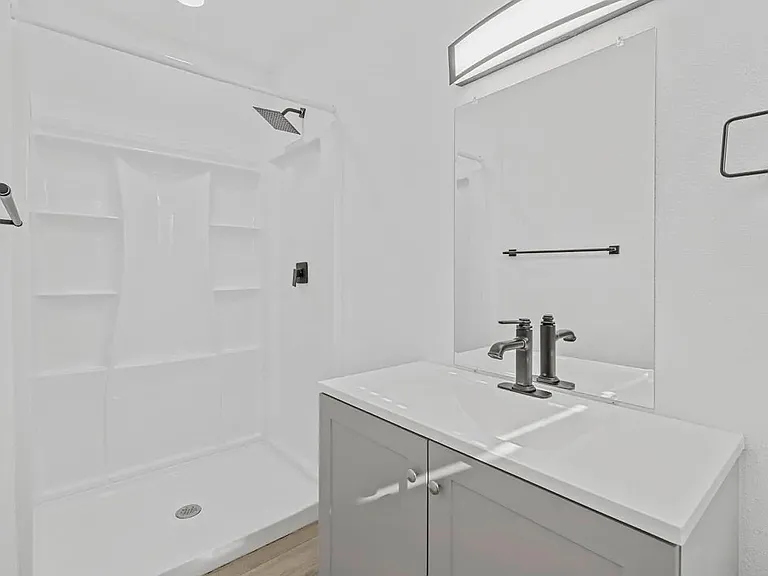 502 Melrose Dr — Photo 5