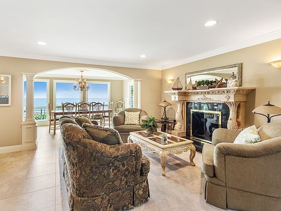 living room w fireplace