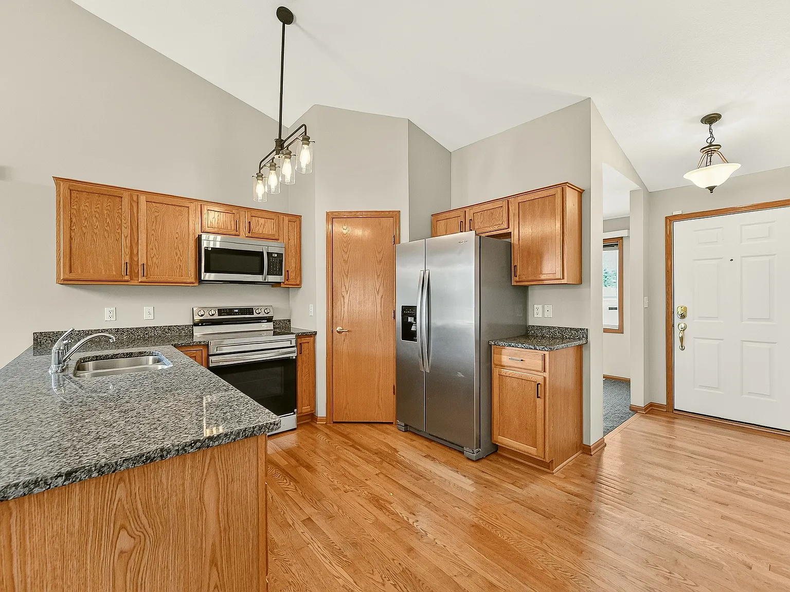 2 bed, 2152 sqft, $2,100 — Photo 2