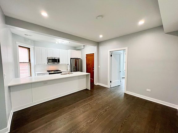 3rd image of 1519 W Henderson St #2