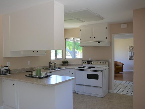 3rd image of 5749 Crow Ln