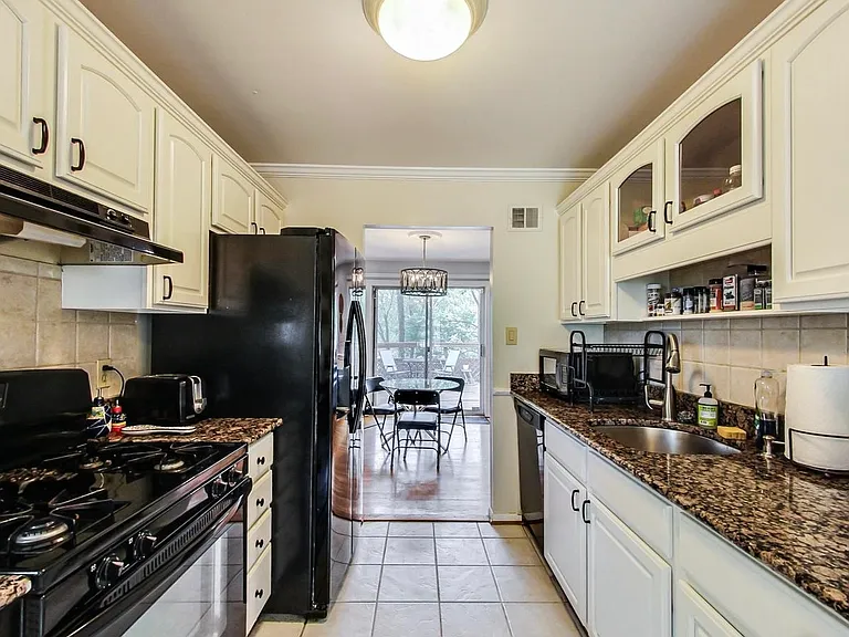 4704 Lance Ct — Photo 12