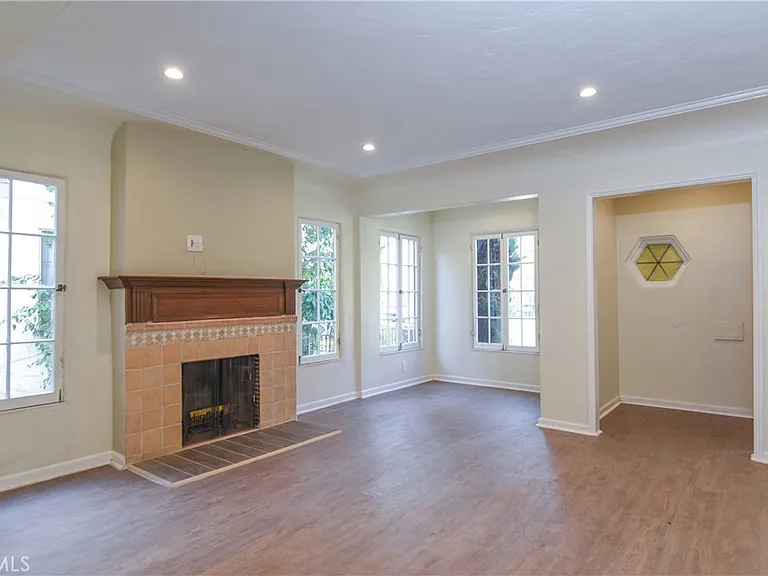 226 S Rexford Dr — Photo 2