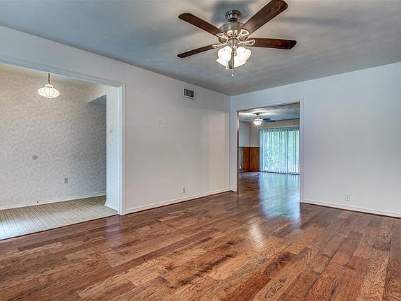 5th image of 3222 Latham Dr