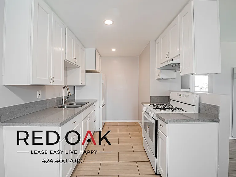 111 W Del Amo Blvd #15 — Photo 2