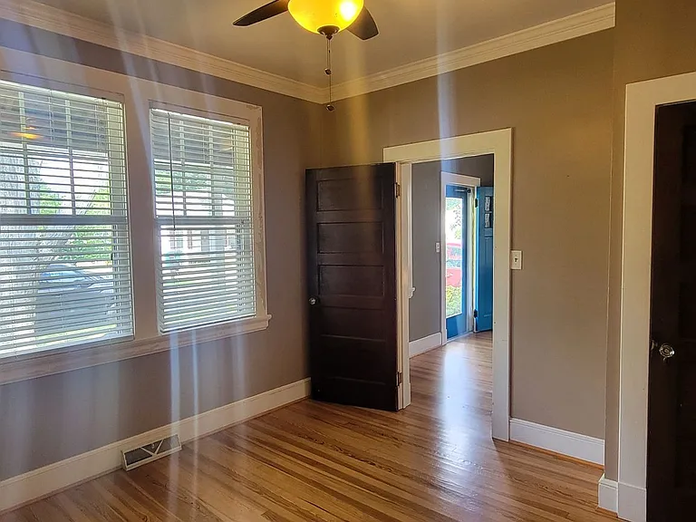 6707 Glenwood St — Photo 4
