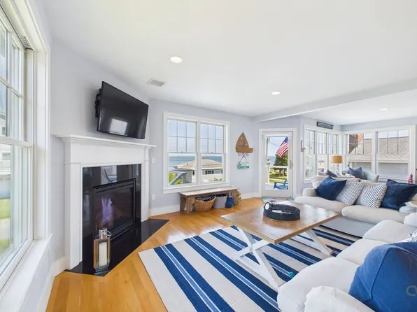 35 Shore Dr, Mattapoisett, MA 02739