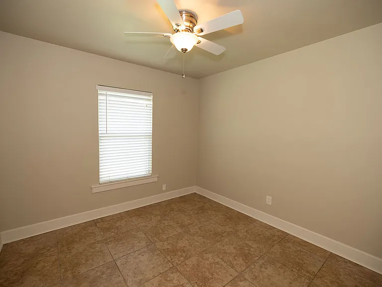 231 N Guilford Dr — Photo 16