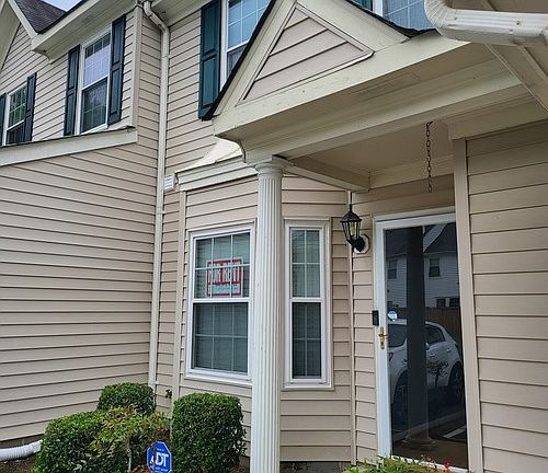 2nd image of 1547 Heritage Ave #1547