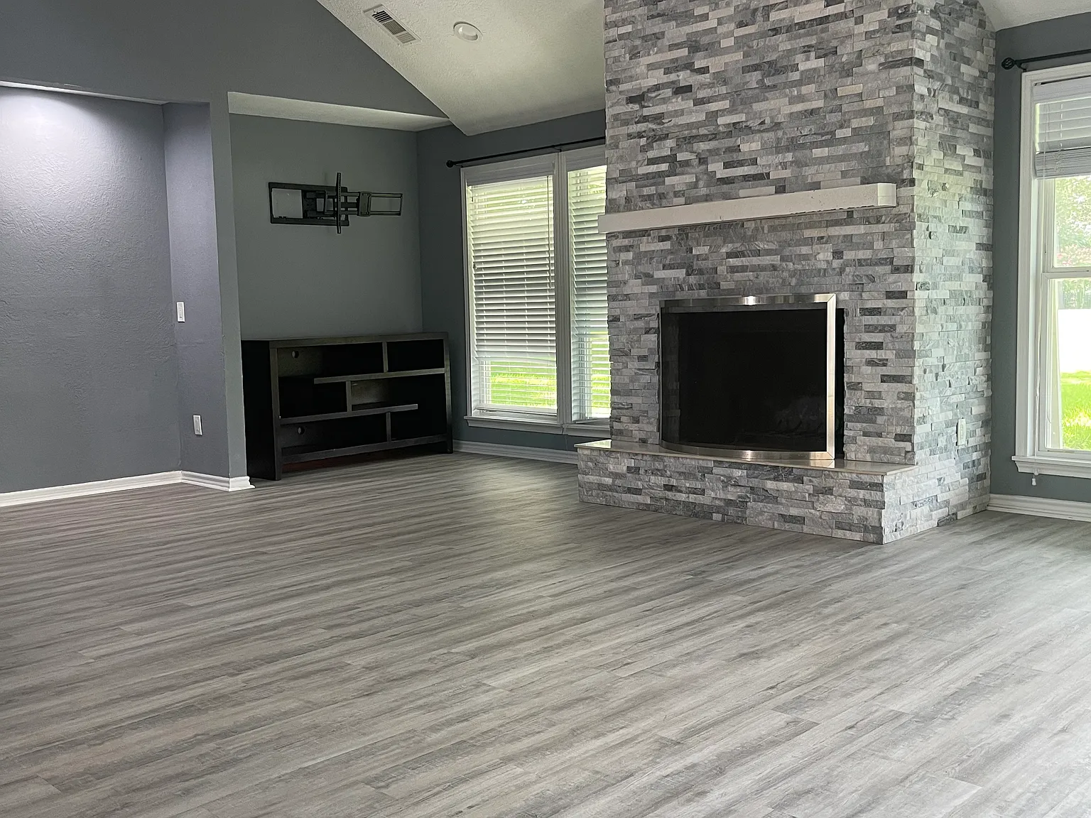 3 bed, 3.5 bath, 2128 sqft, $2,100 — Photo 3