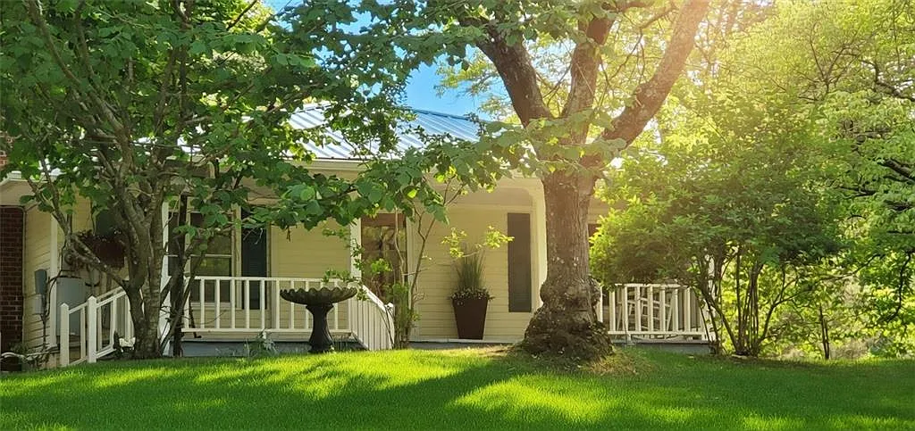 2 bed, 1.0 bath, 1003 sqft, $1,850 — Photo 2