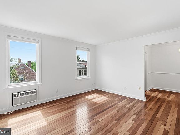 4th image of 906 S Washington St APT 307