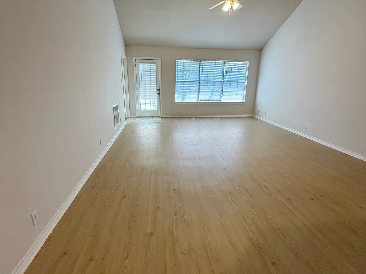 3 bed, 1304 sqft, $1,600 — Photo 4