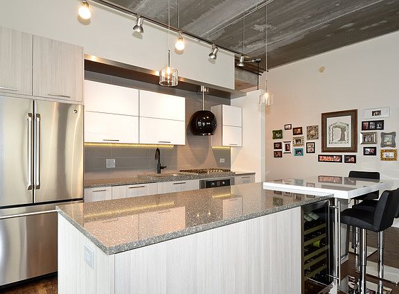 3rd image of 1635 W Belmont Ave APT 501