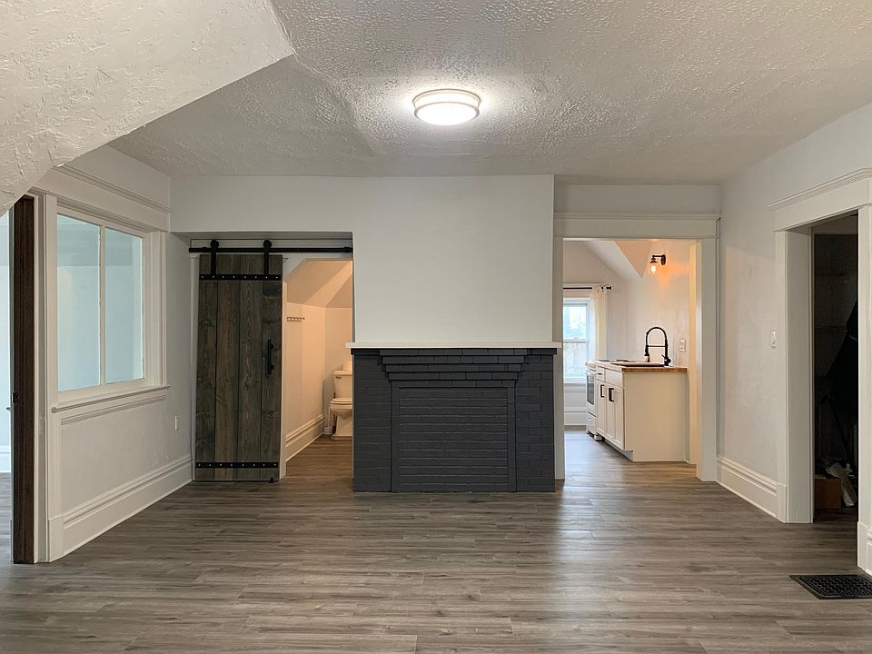 1st image of 402 S 2nd St W #1