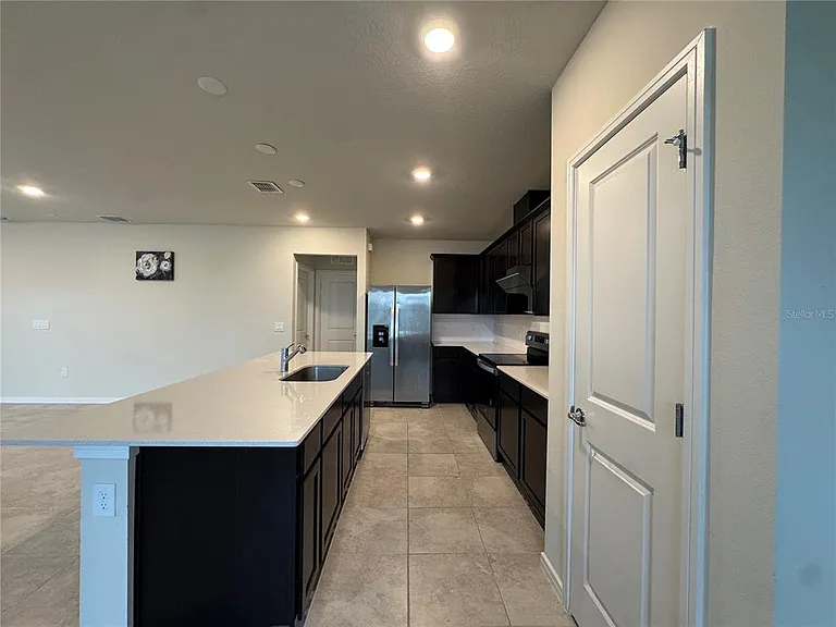 2102 Charming Ave — Photo 6