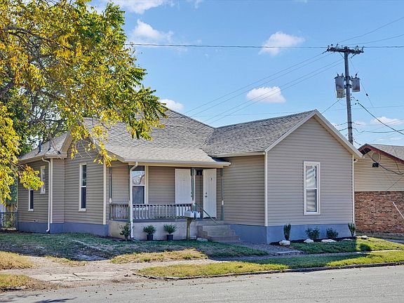 2nd image of 320 E Pacific Street