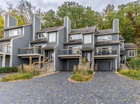 315 Territory Dr, Galena, IL 61036