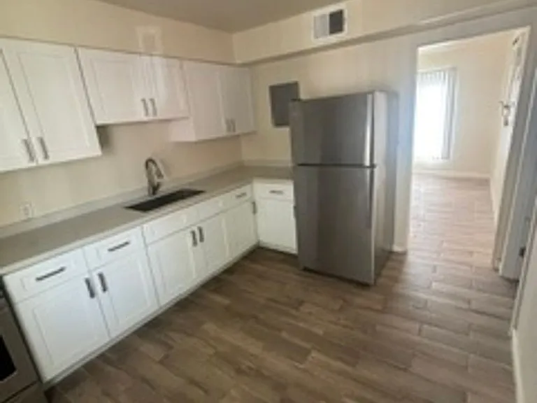 1405 W Clarendon Ave — Photo 10