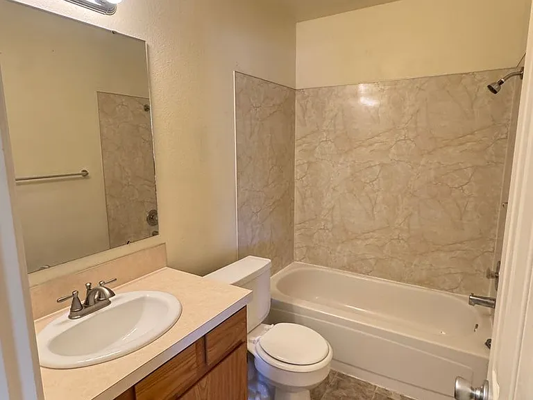 1126 S Fern St — Photo 6