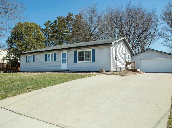 719 Progress Ave, Waterloo, IA 50701