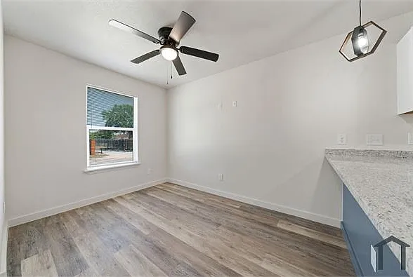 227 S Grimes St #201 — Photo 7