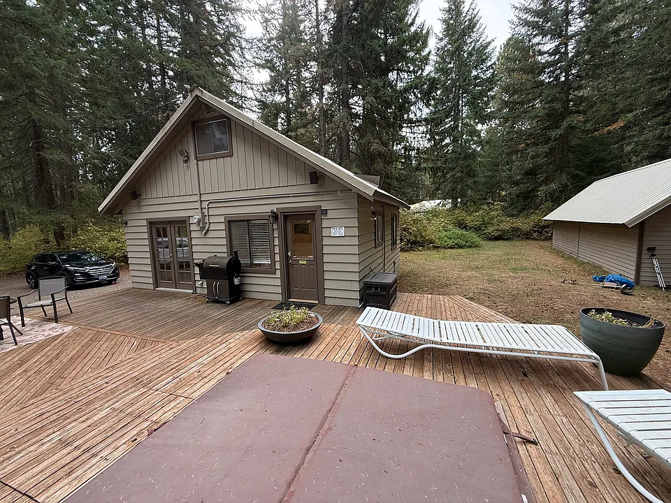 261 Lone Fir Ln