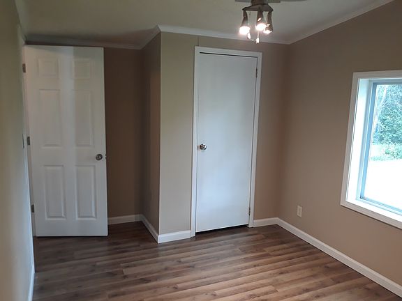 ceiling fans in all bedrooms